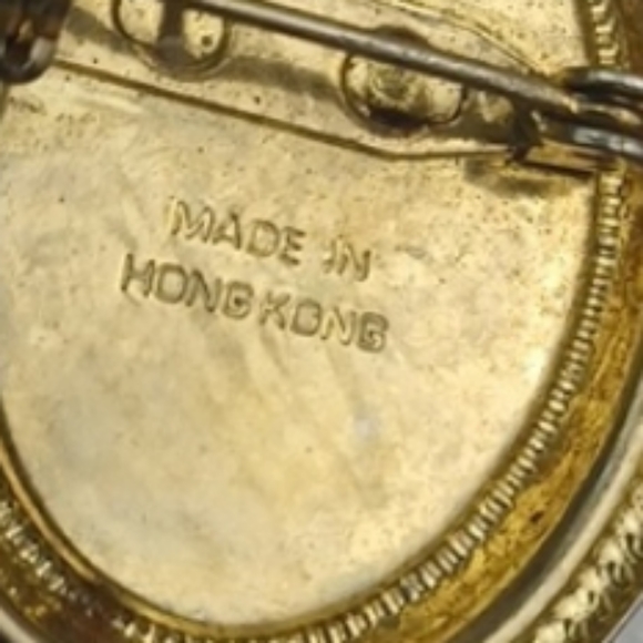 Made in Hong Kong Ivory & Pumpkin Spice Cameo Gold Tone Brooch - Picture 5 of 5